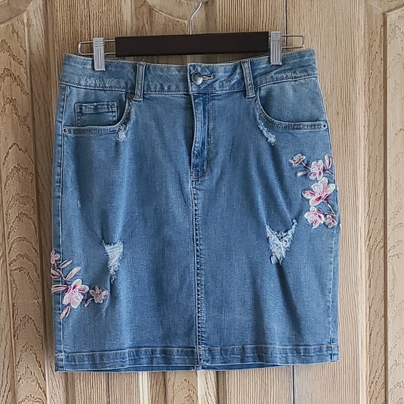 Distressed Demin Skirt - Picture 4 of 5